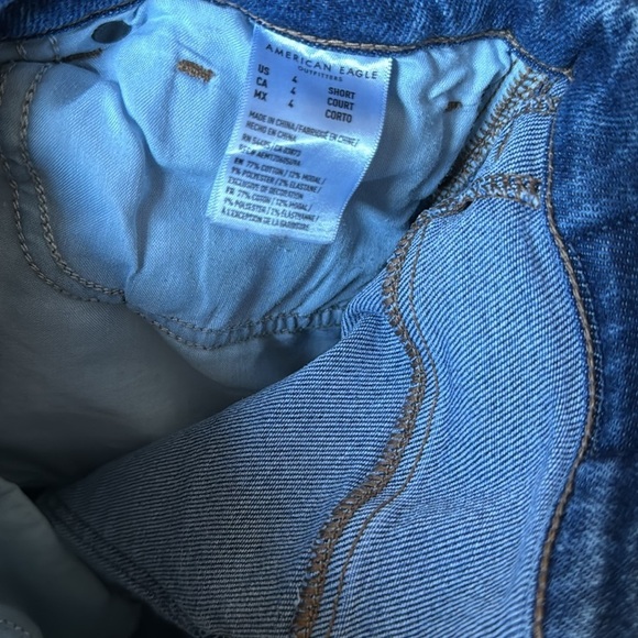 American Eagle Highest Rise Mom Jeans Size 4 - Picture 6 of 6